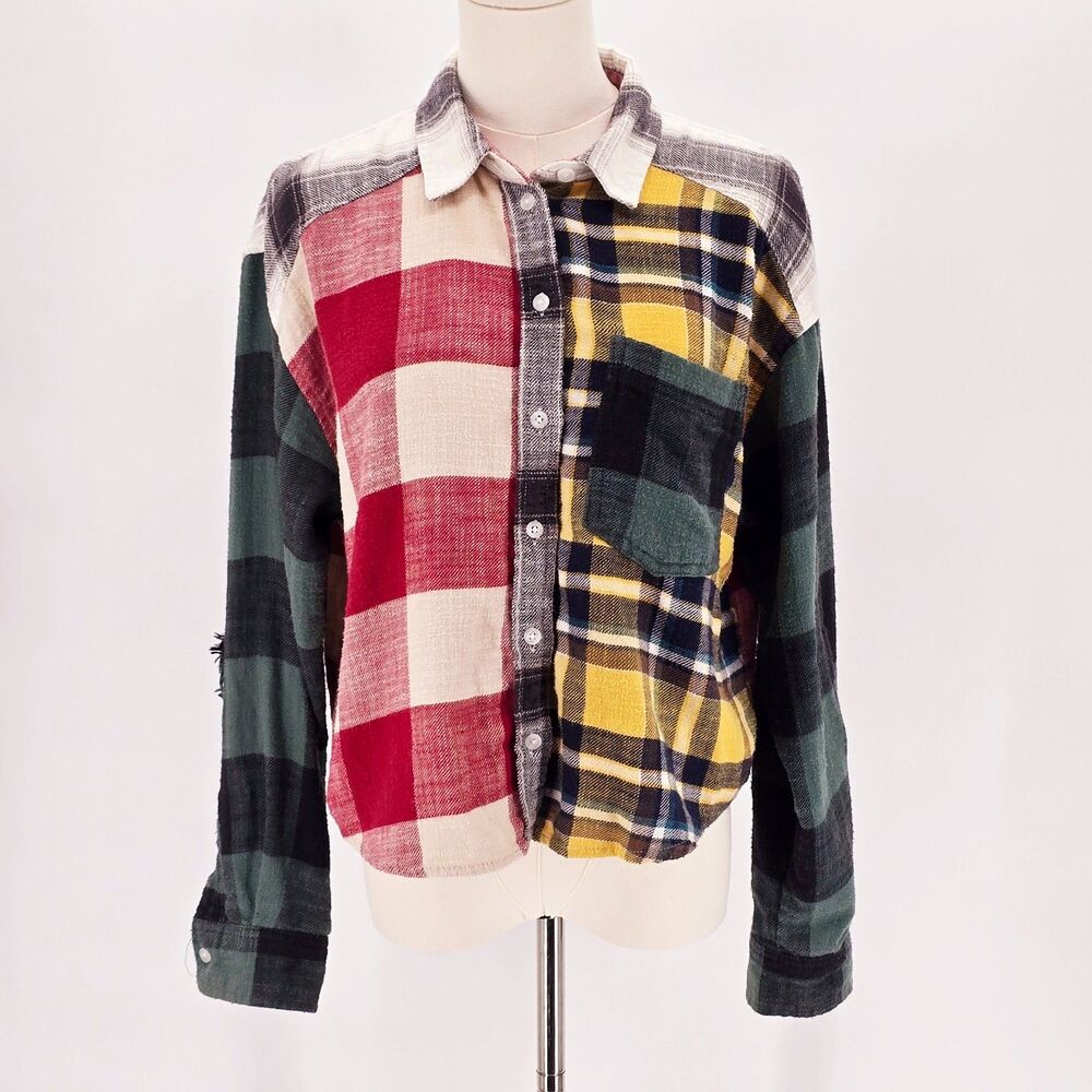 American Eagle Cozy Cabin Flannel button up cropped shirt Small